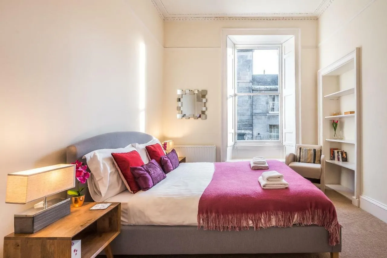 Charming, Central & Spacious Georgian 3 Bed Apt Edimburgo 0*,
