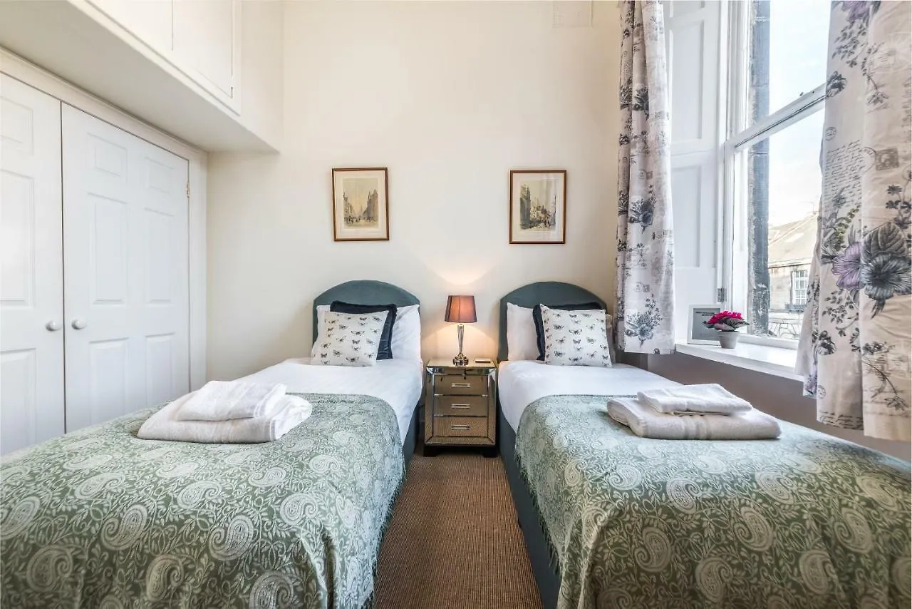Charming, Central & Spacious Georgian 3 Bed Apt Edimburgo