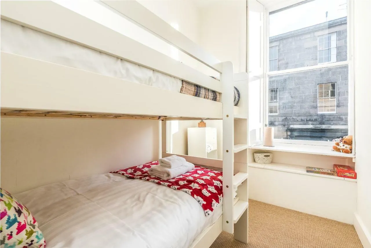 Charming, Central & Spacious Georgian 3 Bed Apt Edimburgo 0*,