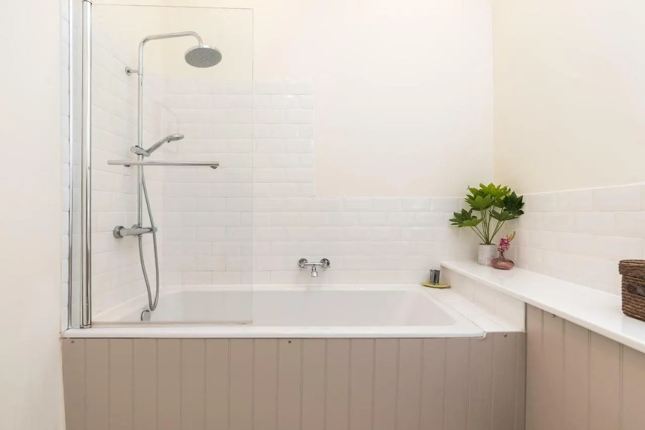 Charming, Central & Spacious Georgian 3 Bed Apt Edinburgh