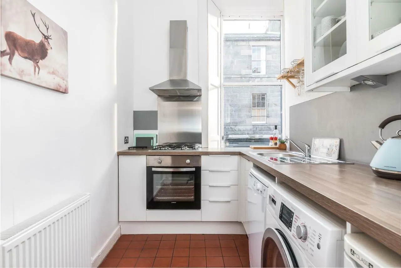 Charming, Central & Spacious Georgian 3 Bed Apt Edinburgh